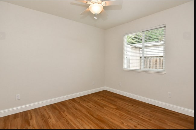 Building Photo - 675 Hamline St