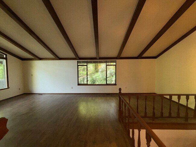 Building Photo - 3 Bed 2.5 Bath in the Heart of Bellevue