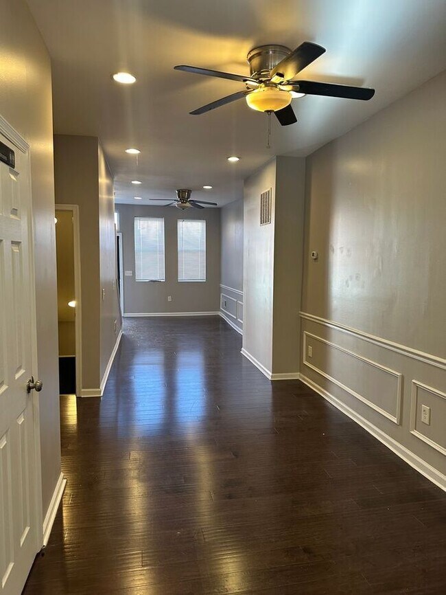 Building Photo - 4 bedrooms