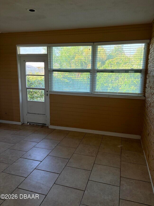 Building Photo - 2537 Coral Way W