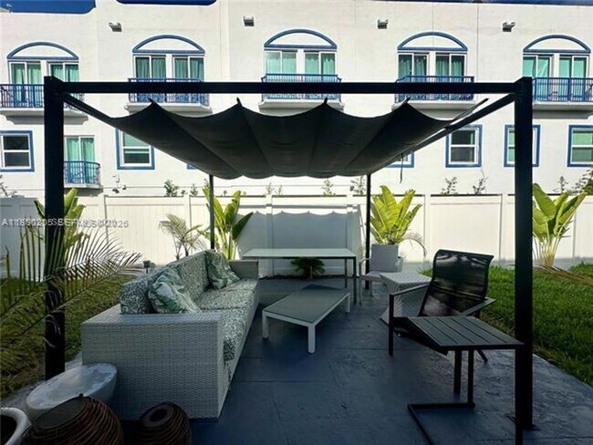 Building Photo - 1135 101st St