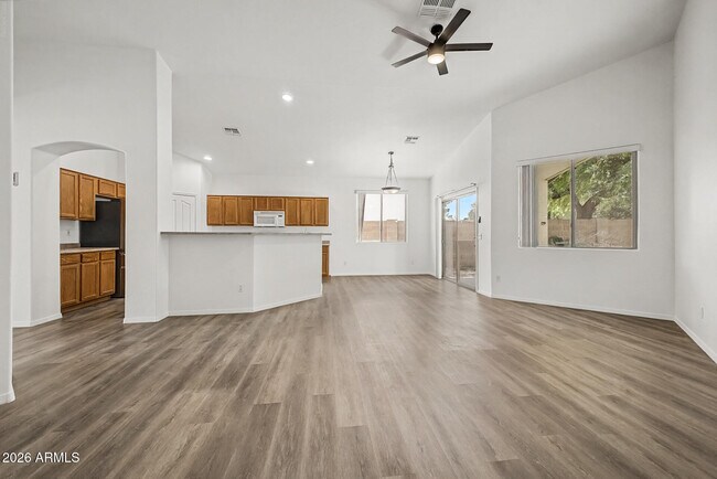 Building Photo - 4255 E Cherry Hills Dr