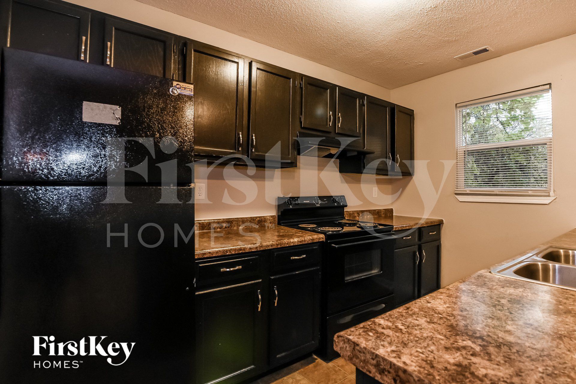 Building Photo - 2529 N Parker Ave