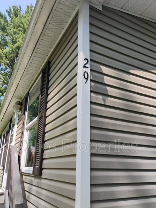 Building Photo - 29 Maple Dr