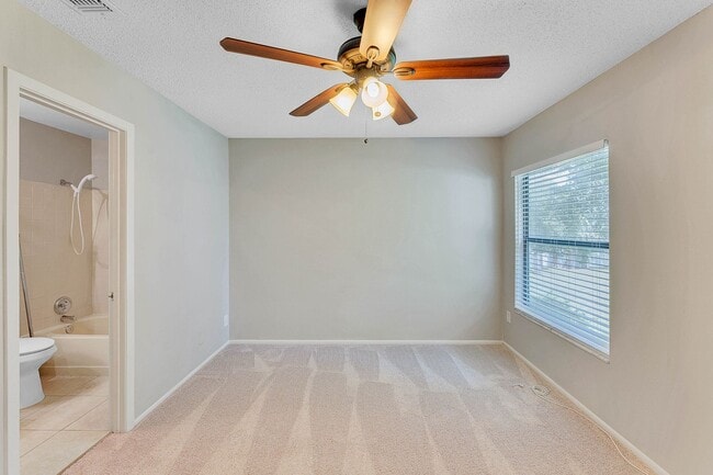 Building Photo - Newly Renovated 2/2.5 Townhome in Winter S...