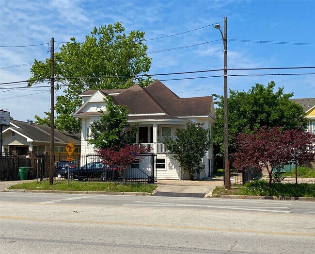 Building Photo - 1615 Houston Ave