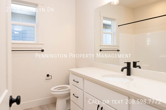 Building Photo - 270 E Rosalyn Dr