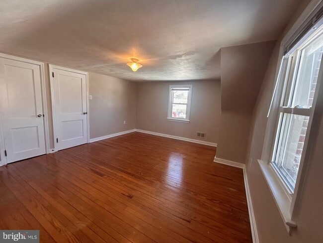 Building Photo - 340 Edgewood Rd