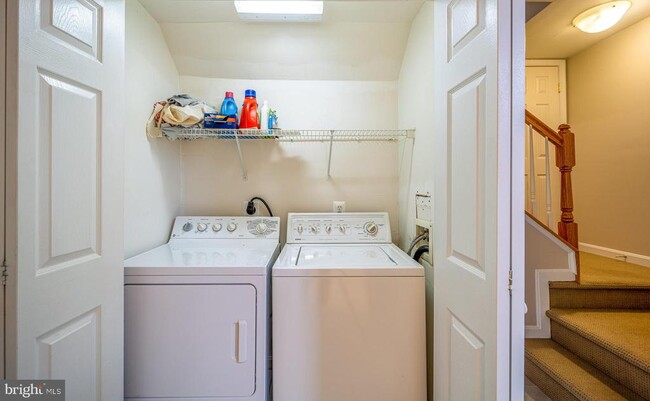 Building Photo - 702 Norfolk Ln