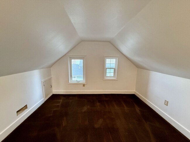 Building Photo - Beautiful 3 Bed 2 Bath Spokane Home w/ Detached Garage and Large Fully-Fenced Yard!