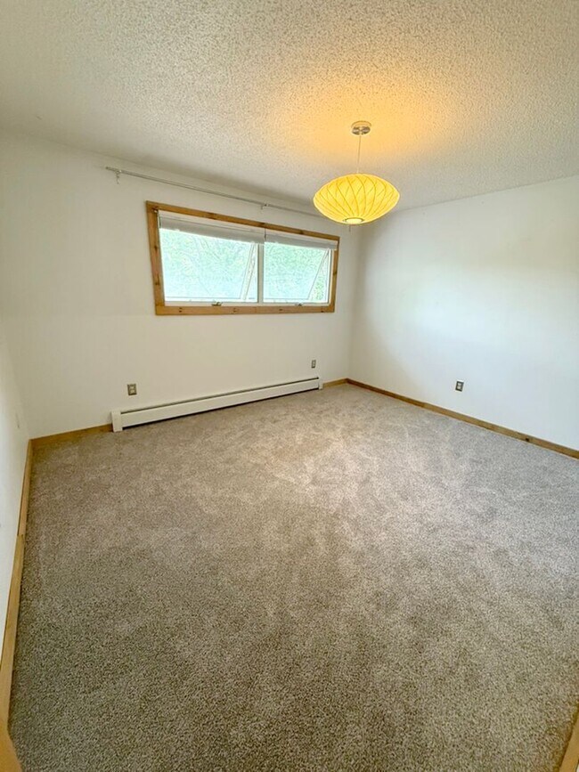 Building Photo - 1116 S Pinecrest Dr