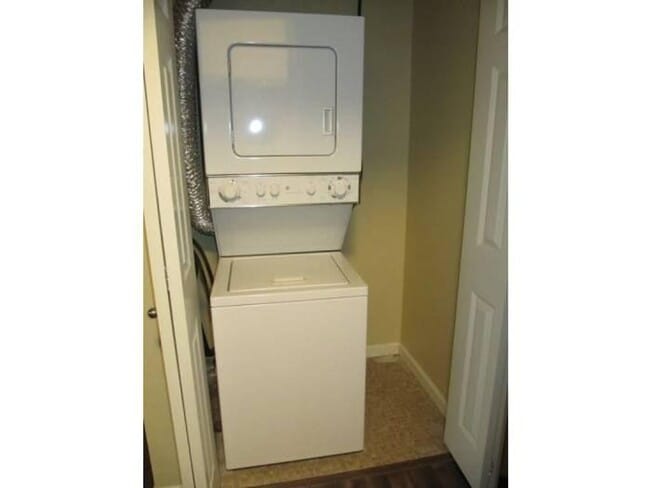 Building Photo - Gorgeous 1 bd Condo located in a prime loc...