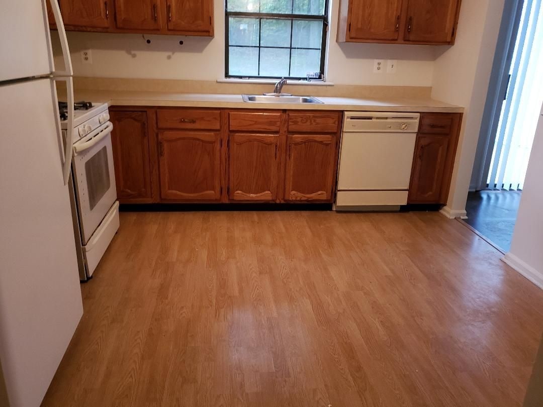 Kitchen - 1302 Timber Oaks Rd