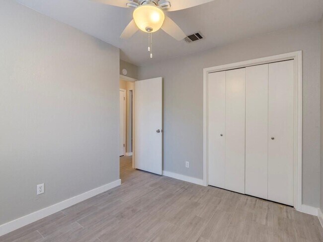 Building Photo - 9101 Japonica Ct