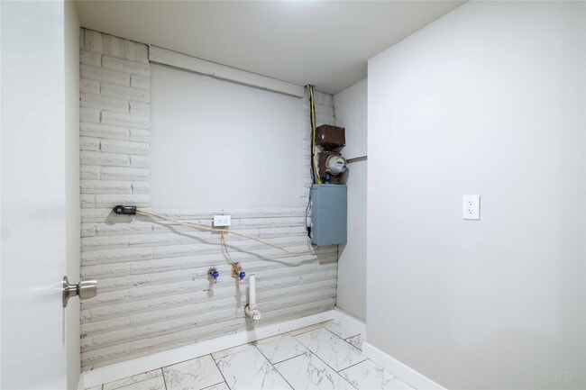 Building Photo - 12044 Beechnut St