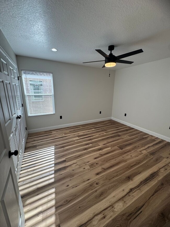 Building Photo - 108 Chisum Dr