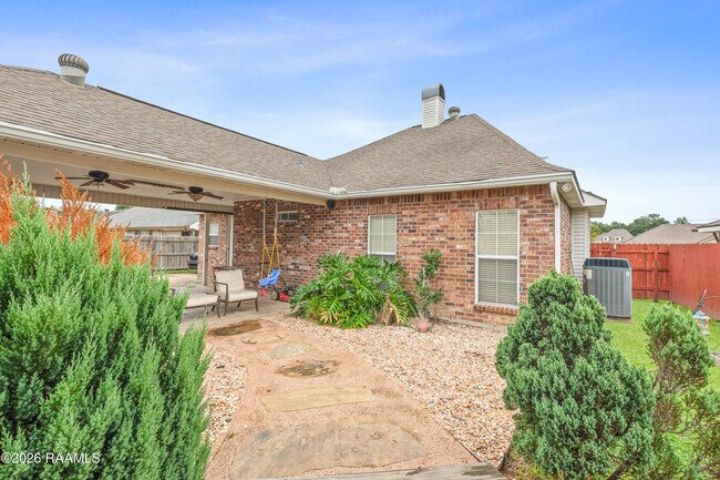 Building Photo - 3040 Mark Twain Dr