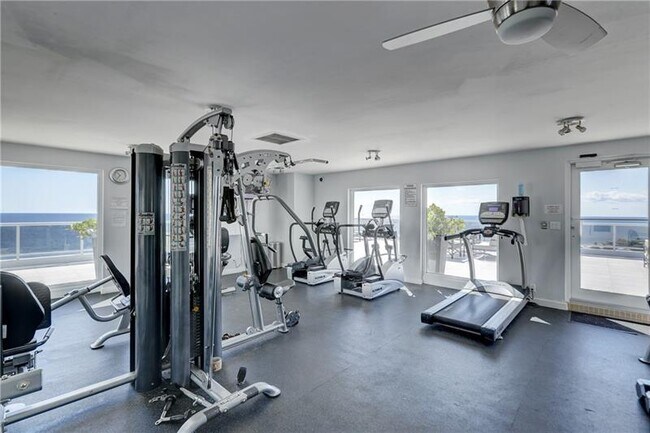 Building Photo - 2841 N Ocean Blvd