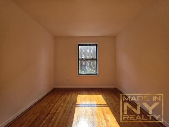 Building Photo - 1 bedroom in SUNNYSIDE NY 11104