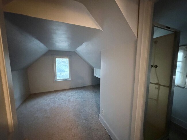 Building Photo - 2321 Dupont St