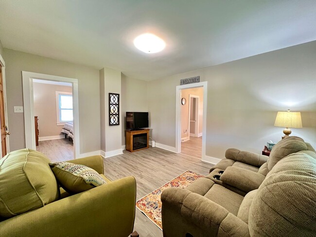 Primary Photo - This adorable fully furnished 2 bedroom/1 ...