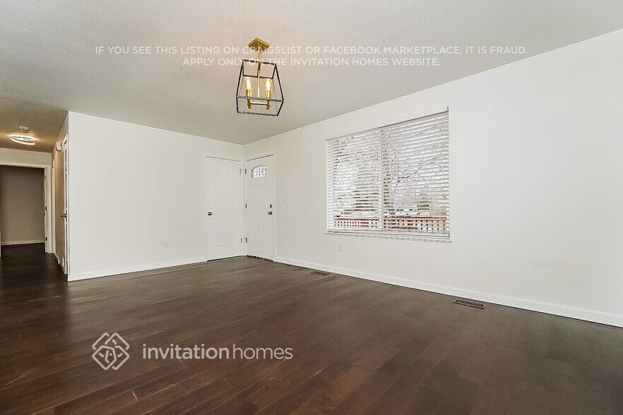 Building Photo - 2892 S Mobile St