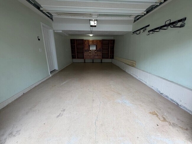 Building Photo - 107 Charant Rd