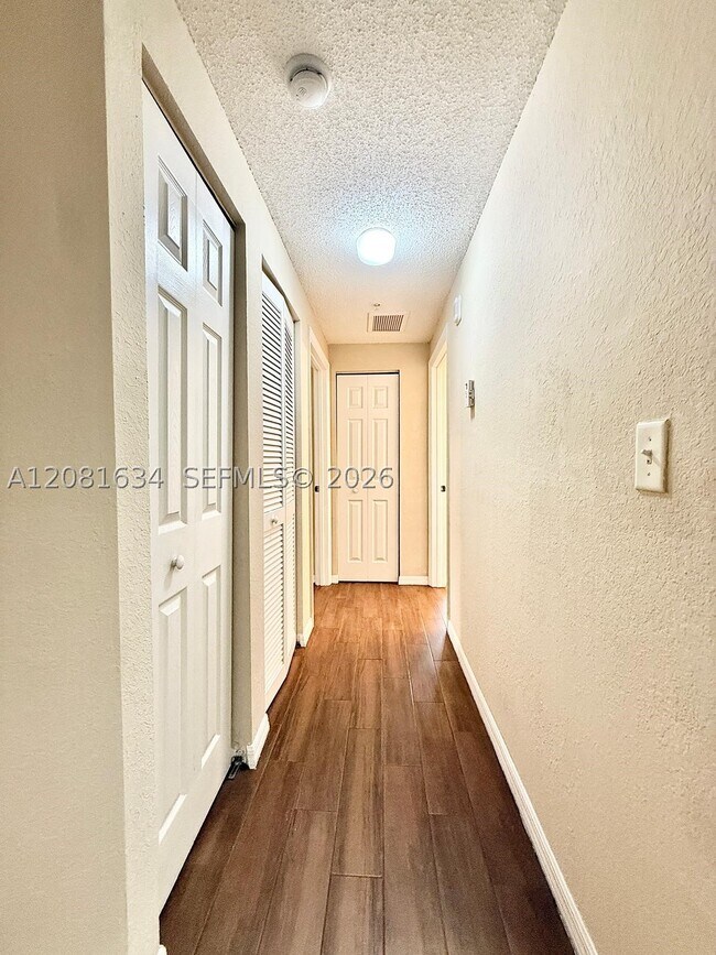 Building Photo - 3023 Alcazar Pl