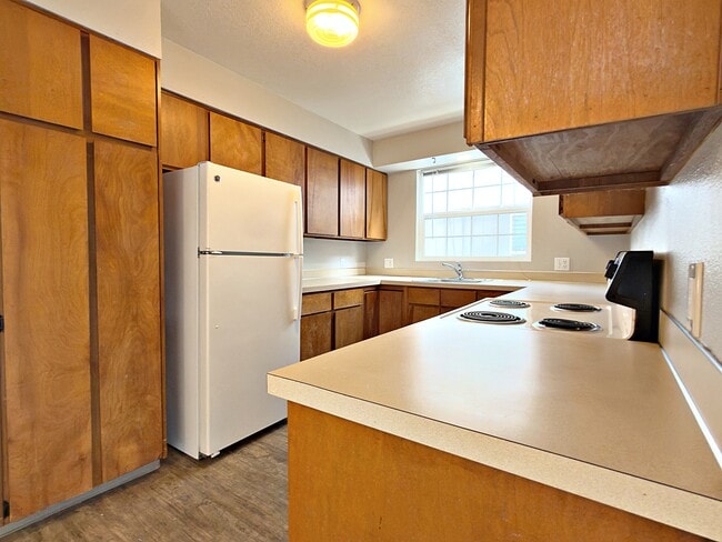 Building Photo - 905 NE 94th Ave