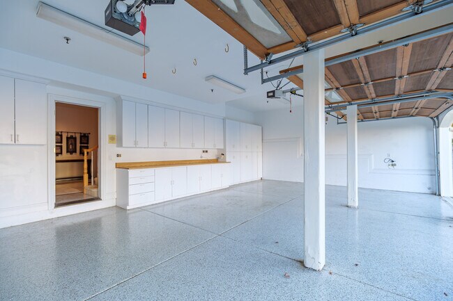 Building Photo - 17 Heron Dr