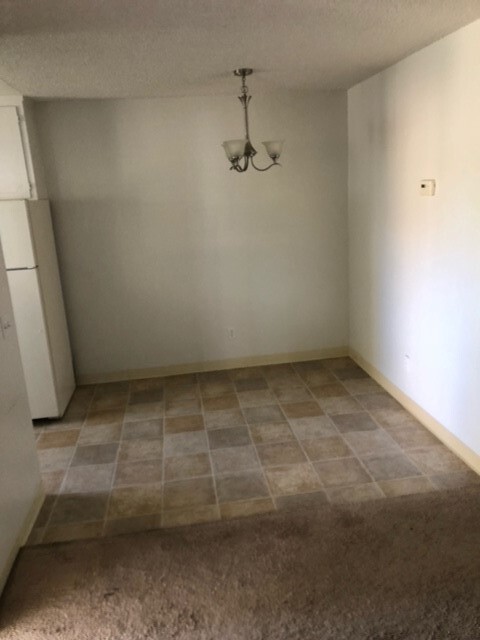 Dining Area - 889 Alice St
