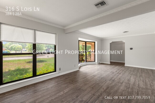 Building Photo - 316 S Lois Ln