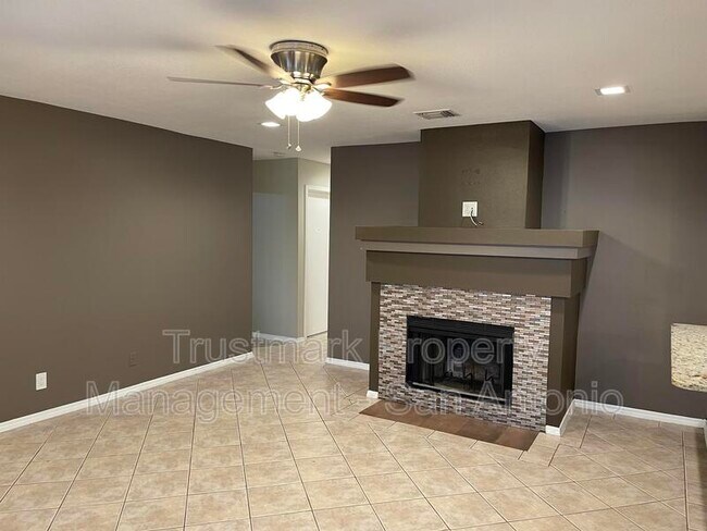 Building Photo - 8335 Bent Meadow Dr