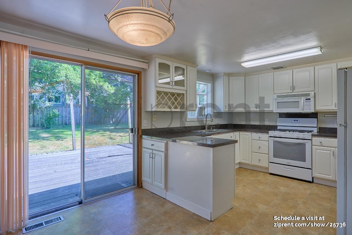 Building Photo - 13426 SW 61st Ave