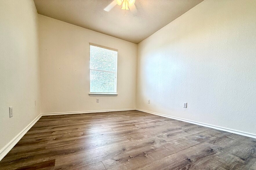 Building Photo - 913 Coronation Way