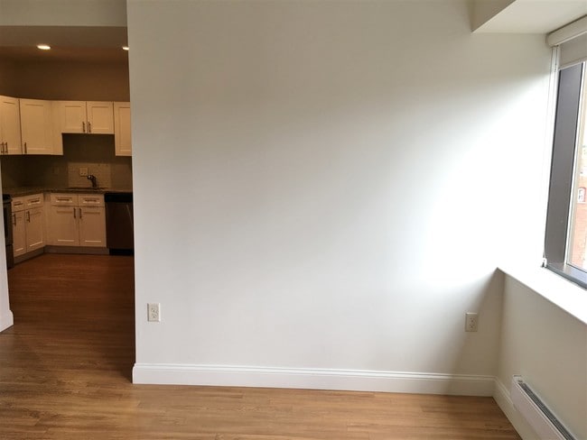 Building Photo - 875 Elm St