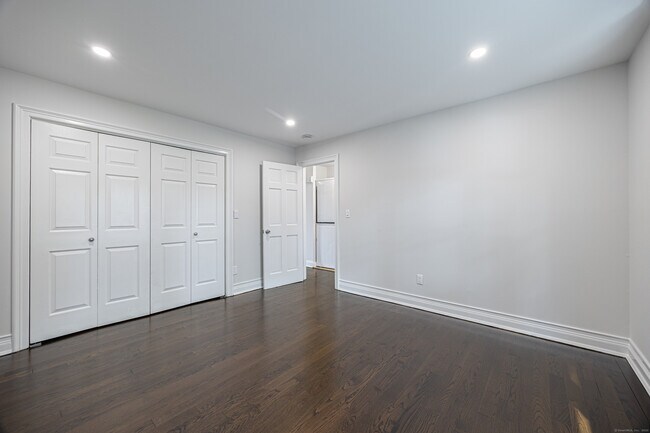 Building Photo - 516 Vincelette St