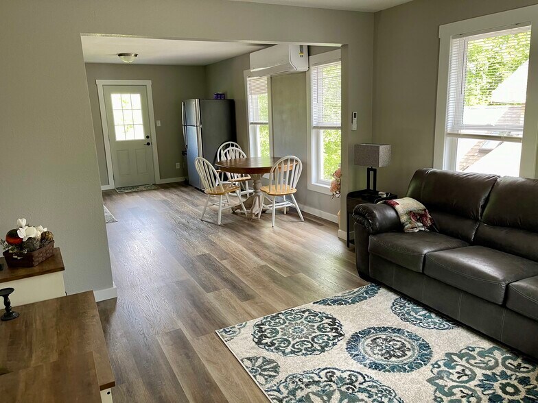 Building Photo - 601 Day St