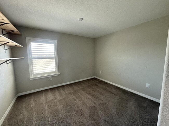 Building Photo - Charming 3-Bed Oasis with 2.5 Baths in Beautiful Bexley!