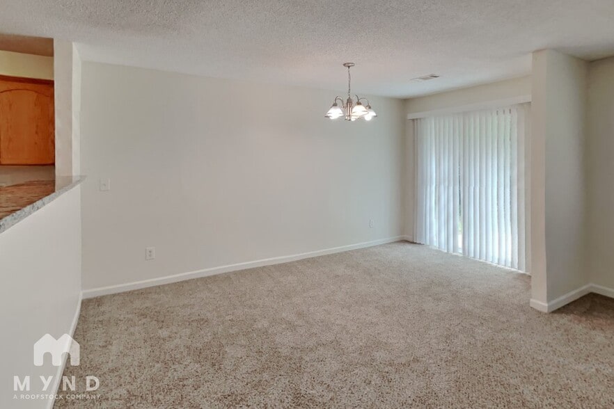 Building Photo - 6332 Hickory Ln Cir