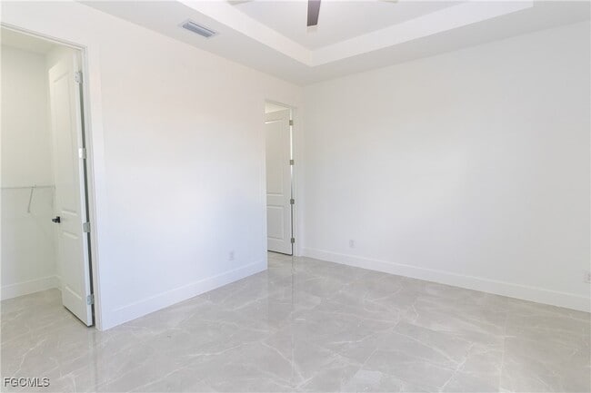 Building Photo - 843 Duplex St E