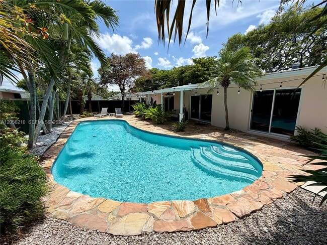 Building Photo - 9340 Jamaica Dr