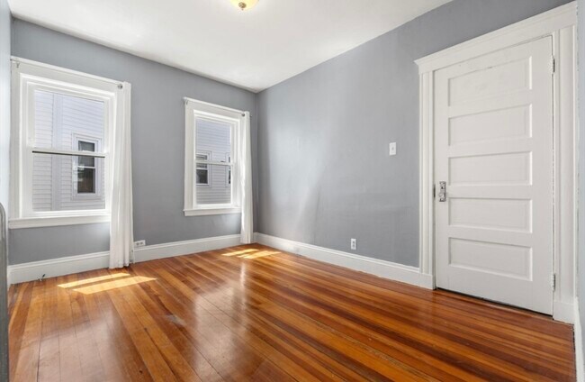 Building Photo - 39 Medford St