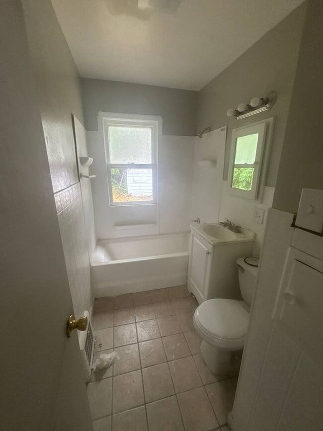 Building Photo - 16015 S Lotus Dr