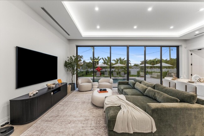 Building Photo - 220 S Swinton Ave