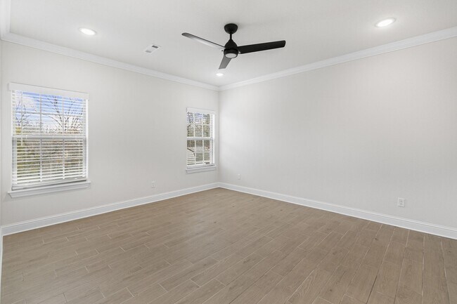 Building Photo - 30 Penzance Dr