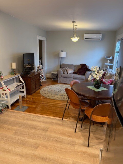 Building Photo - 25 Hill Top St