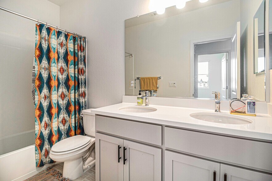 Building Photo - 1502 Sanctuary St