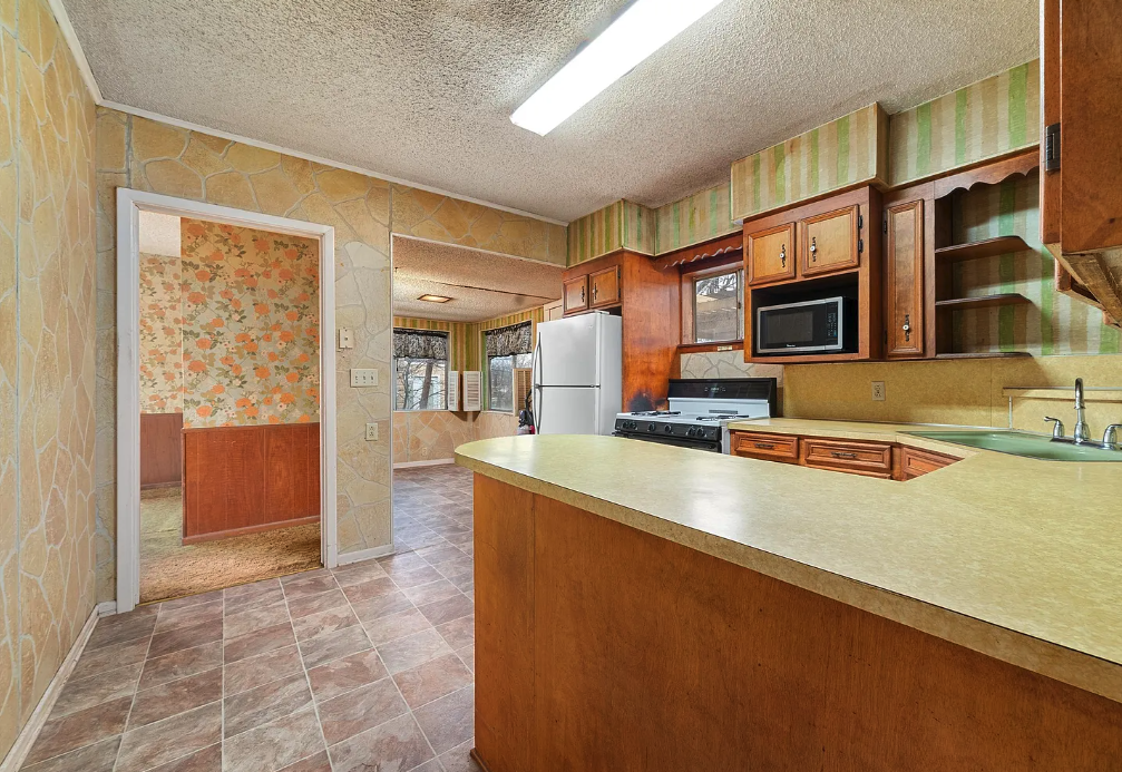 Kitchen view - 109 Hollywood St