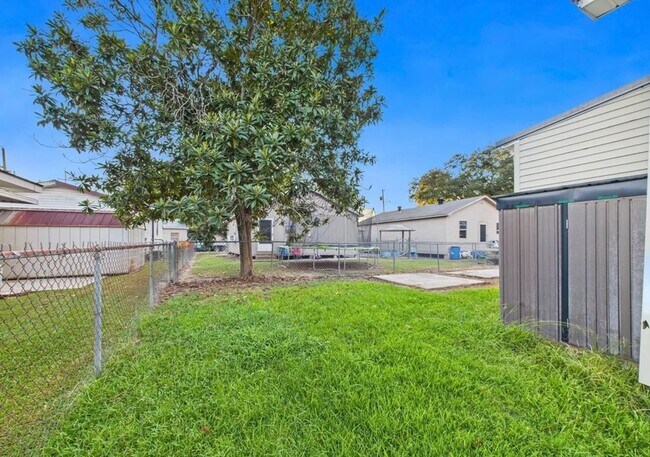 Building Photo - 1/2 OFF 1ST MONTH RENT - 2 Bedroom 1 Bathroom House for Rent